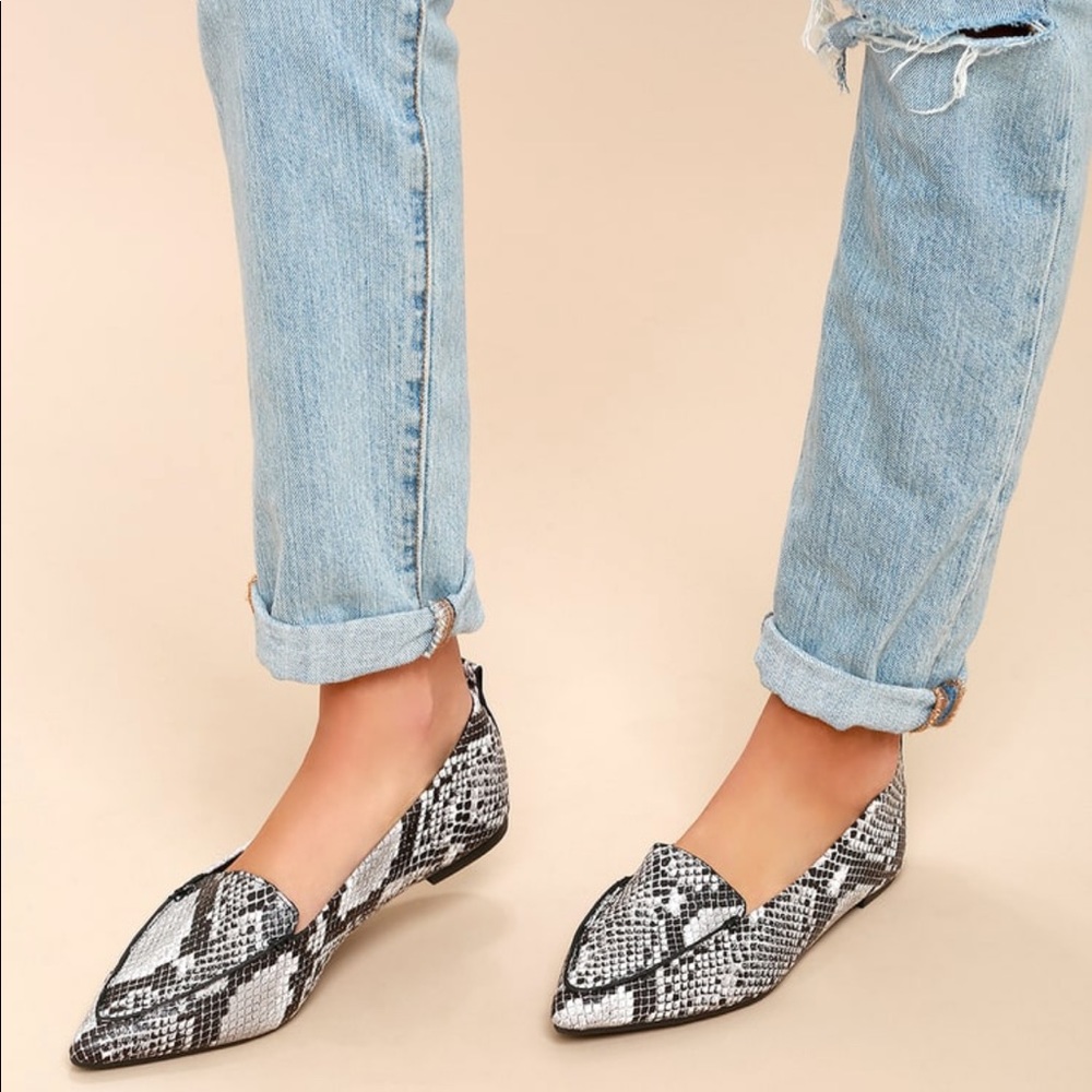 NIB Lulu’s Emmy Natural Snake Pointed Loafers